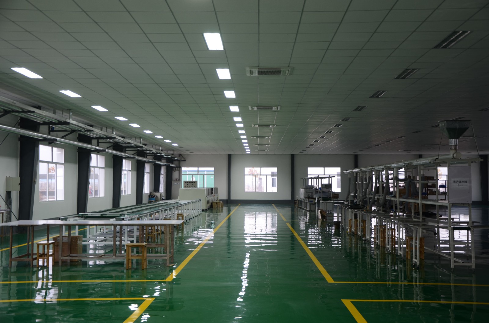 輕鋼龍骨烤漆吊頂 輕鋼龍骨烤漆吊頂